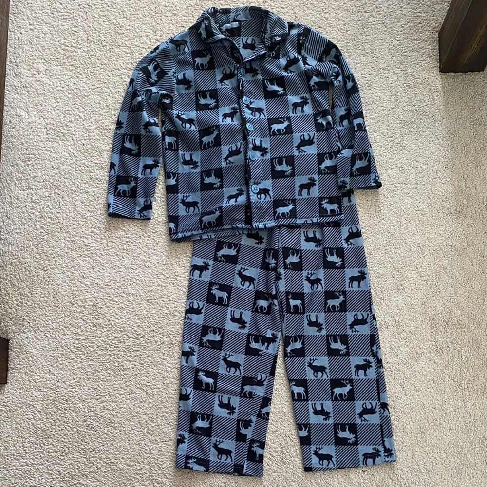 Kids Cozy Size Small 6/7 Button Up Reindeer Animal Print Pajama Set
